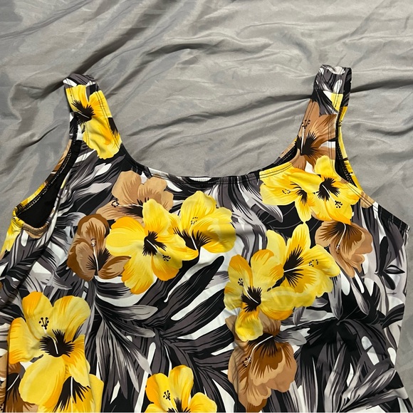 Swimsuits for All Beach Belle Floral Tankini Top Plus Size 24 Yellow Black White - Picture 3 of 12